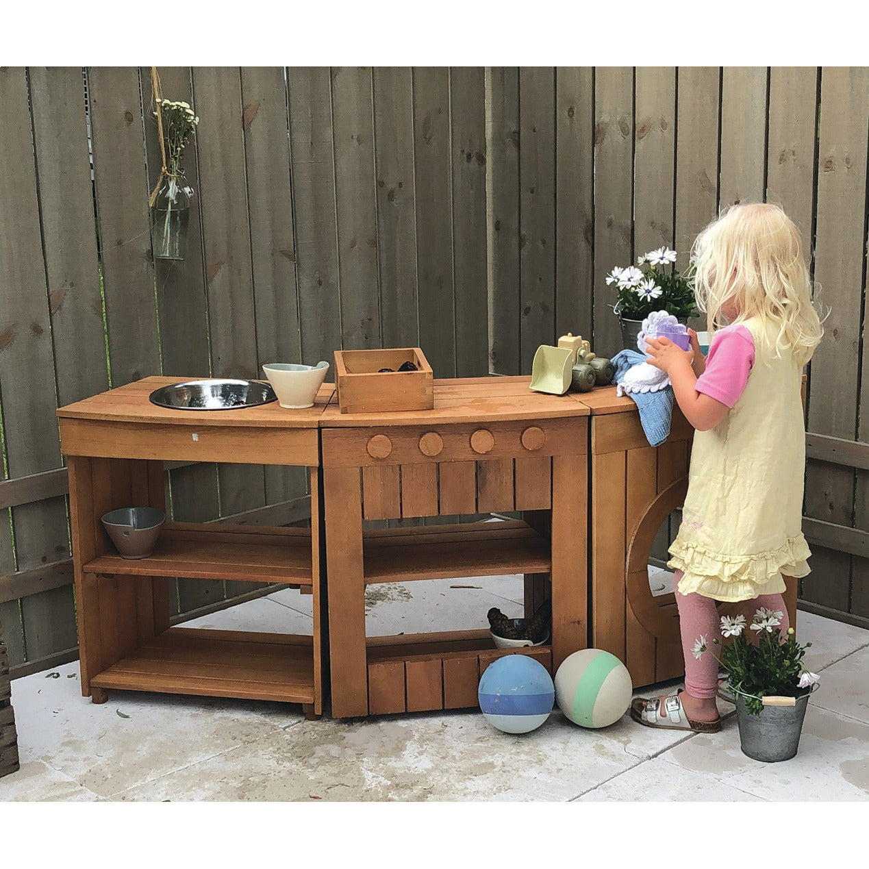 Curved Outdoor Kitchen Set