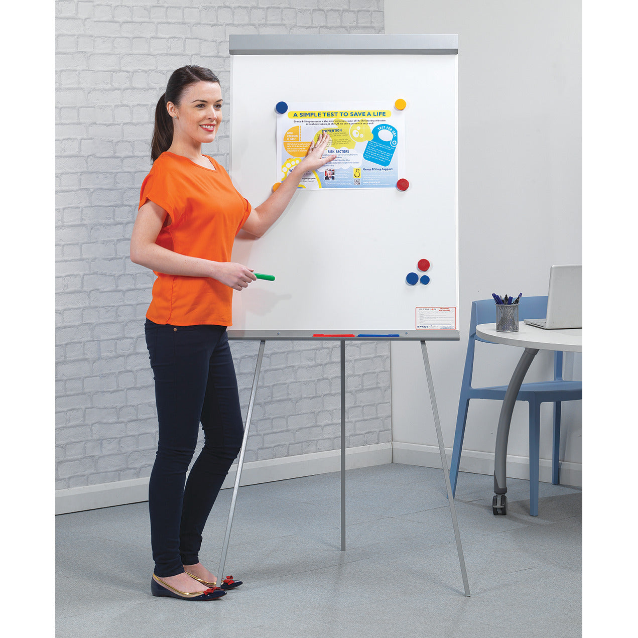Smartbuy Telescopic Mobile Flipchart